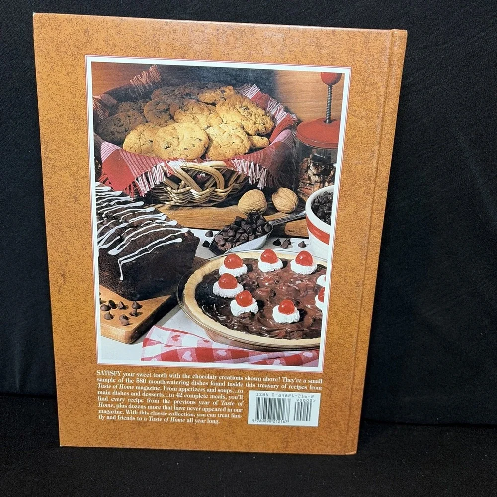 Lot of 4 TASTE OF HOME‎ ANNUAL RECIPES Cookbooks - 1997, 1998, 1999, And 2000